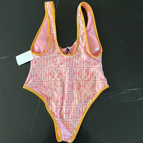 RIVER ISLAND one piece swimsuit Scoop Neck One-Piece Swimsuit
RIVER ISLAND - Picture 6 of 11